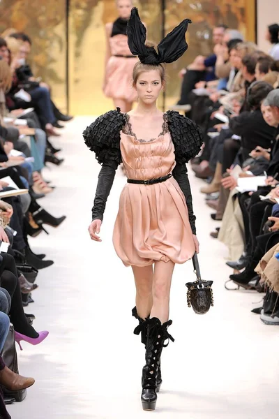 Look 30